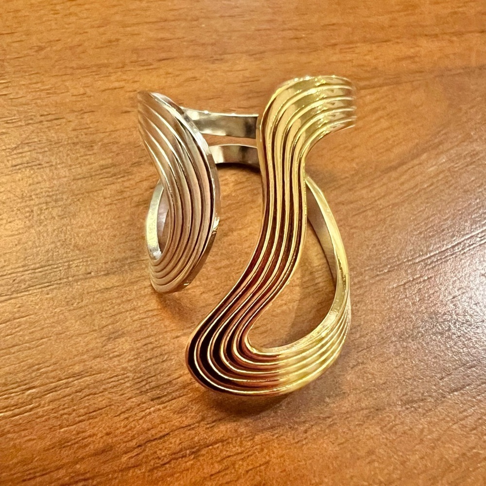 Gold and Silver Wave Statement Ring - Picture 3 of 4